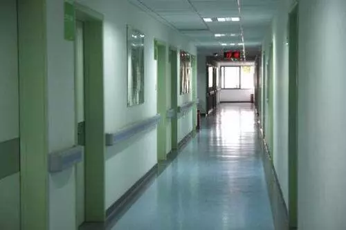 查出懷孕,我用閨蜜手機給老公發「我懷孕了」,看到回復我想打胎