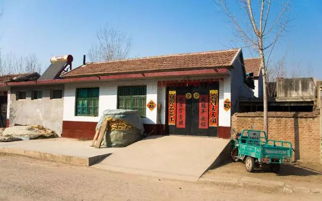 我剛買新房,婆婆就帶小姑子住了進來,看到小姑子的朋友圈我笑了