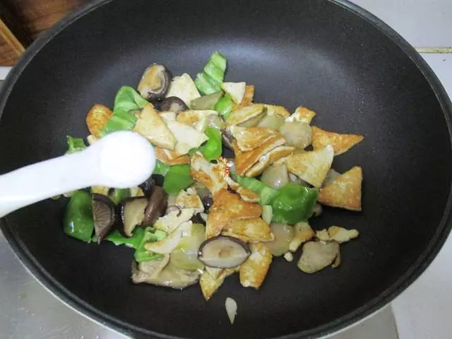 豆腐這樣做,才真的好吃,鮮香入味,噴香下飯