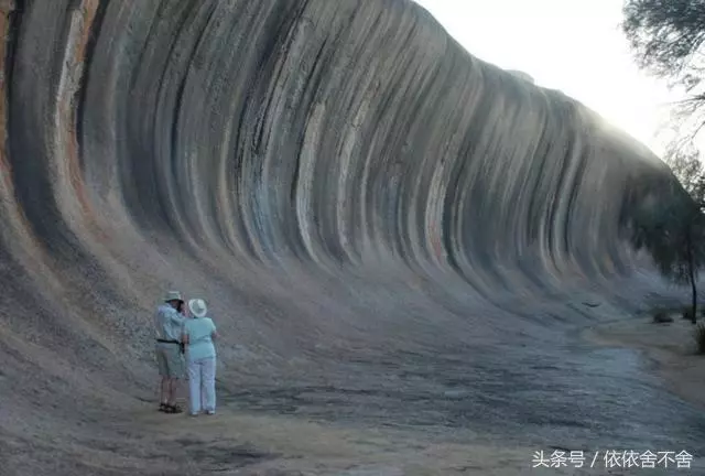 屹立不倒的海浪:25億年前形成,被稱為「世界第八大奇觀」