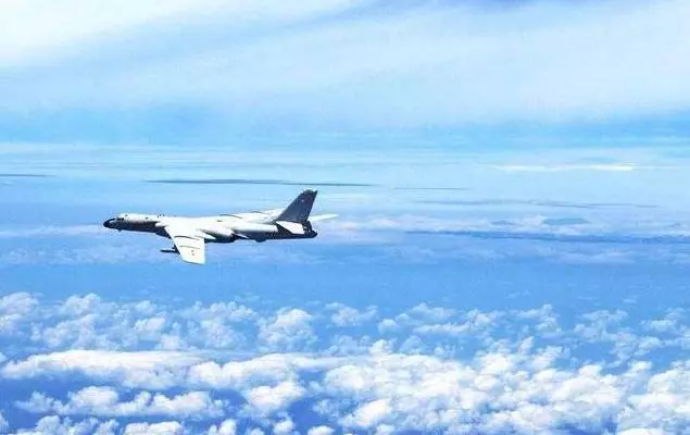 4架轟-6J現身南海機場,神秘武器引關注!美媒:可對關島形成威脅