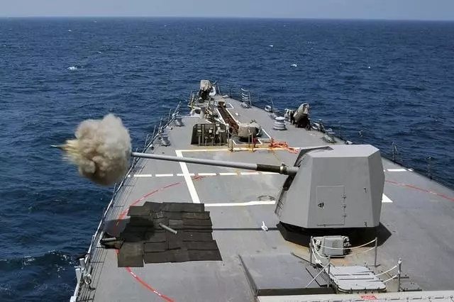 一門炮竟相當於一個炮兵營的火力,055的這門130艦炮有何神奇之處
