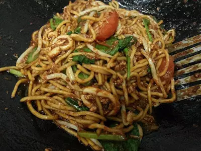 香噴噴,熱騰騰的馬來式炒麵~傳統馬來式炒麵的做法【Mi Goreng Basah】