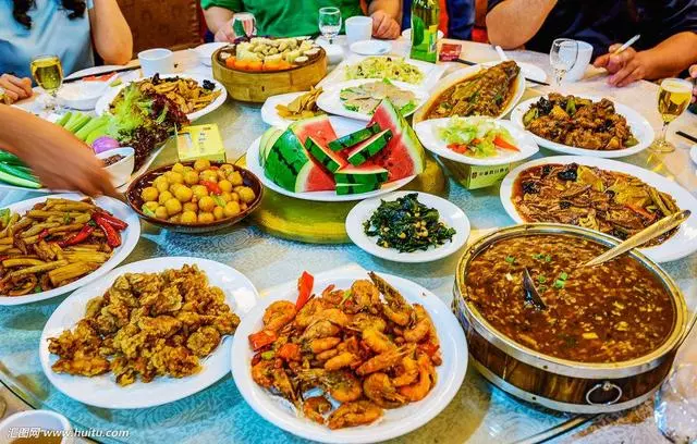 女兒結婚,陪嫁婚房和5萬嫁妝,外孫滿月那天,我卻要賣房子