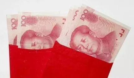 二歲兒子意外打碎花瓶,裡面掉出一些東西,我打了婆婆她住進醫院