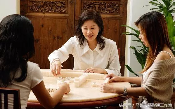 嫂子總來家洗澡,俺氣得關了水,隔天見衛生間留下的痕跡,俺淚目