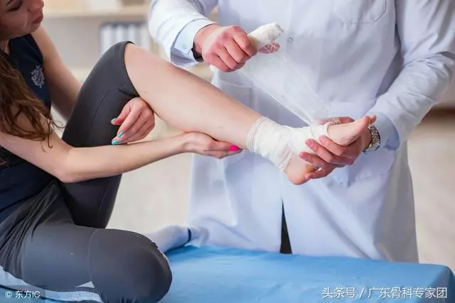走路時膝蓋總是發軟是什麼原因?醫生說完才懂了