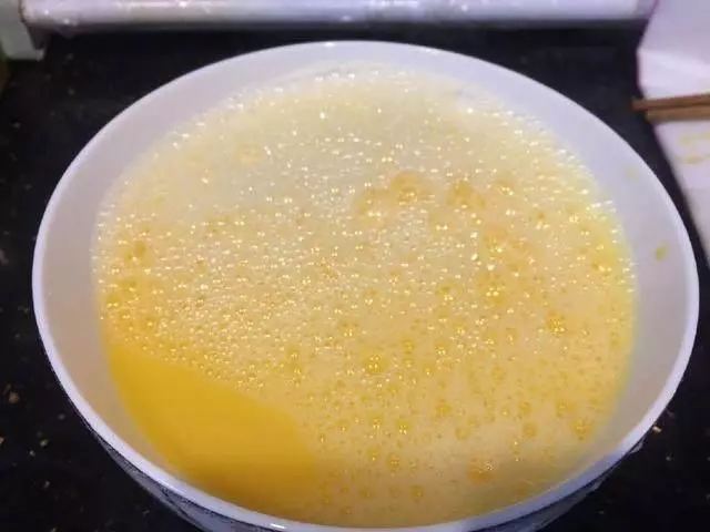 西紅柿炒蛋時,雞蛋一定不可直接下鍋!多加1步,美味提升10倍