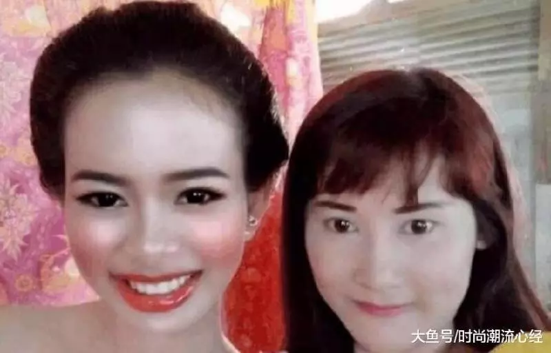 新娘結婚遇錯化妝師,被自己的濃妝丑哭了。經好心人幫她重畫之後,實在是太驚豔了!