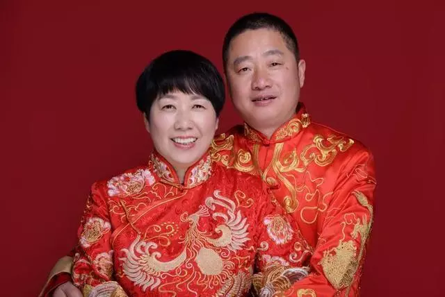 51歲父親再婚沒叫我,我偷偷回老家,看到新娘之後,我愣住了