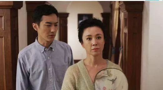 女友懷孕,我帶10萬去她家提親,女友求我體諒,我媽甩我一耳光