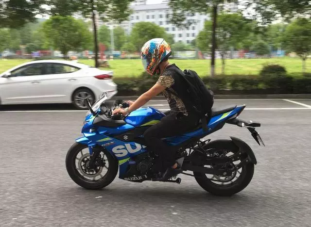 有些人已購置汽車,為何卻仍然愛騎摩托車,尤喜本田鈴木和山葉