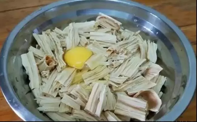 腐竹的這個做法太好了,味道香濃,得多做些米飯,要不不夠吃