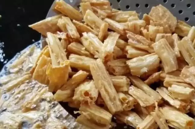 腐竹的這個做法太好了,味道香濃,得多做些米飯,要不不夠吃