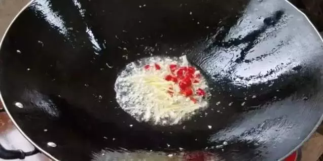 腐竹的這個做法太好了,味道香濃,得多做些米飯,要不不夠吃