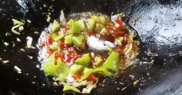 腐竹的這個做法太好了,味道香濃,得多做些米飯,要不不夠吃