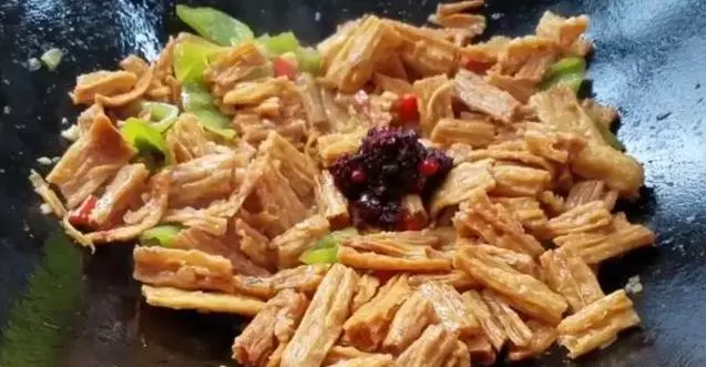 腐竹的這個做法太好了,味道香濃,得多做些米飯,要不不夠吃