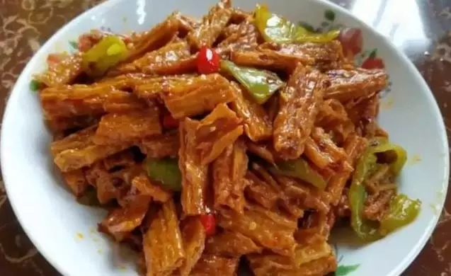 腐竹的這個做法太好了,味道香濃,得多做些米飯,要不不夠吃