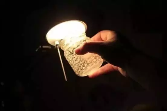 用完的玻璃瓶不要丟,這樣利用,簡直太美了,有木有……