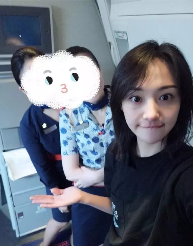 跟空姐合影才是檢驗明星顏值的標準,蔣欣瘦三圈,劉濤輸得很慘!