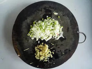 ~炸豆腐丸子~「很好吃的豆腐丸子,外酥裡嫩,蘸些椒鹽更是美味。」