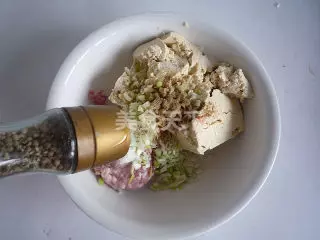 ~炸豆腐丸子~「很好吃的豆腐丸子,外酥裡嫩,蘸些椒鹽更是美味。」