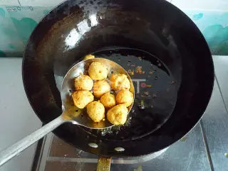 ~炸豆腐丸子~「很好吃的豆腐丸子,外酥裡嫩,蘸些椒鹽更是美味。」