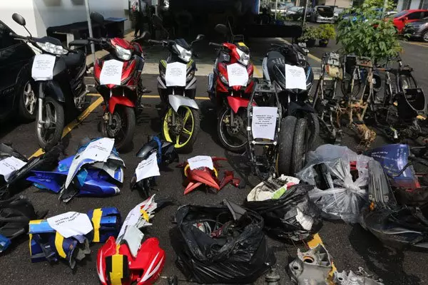 踢摩哆頭偷摩哆 警破2匪黨捉19男女