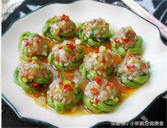 我蒸的釀豆角酸甜有味,朋友們來家嘗了以後都直誇好吃!