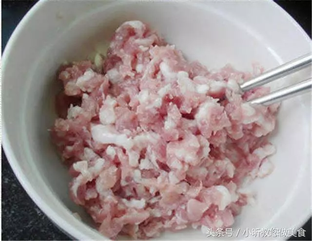 我蒸的釀豆角酸甜有味,朋友們來家嘗了以後都直誇好吃!