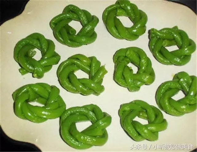 我蒸的釀豆角酸甜有味,朋友們來家嘗了以後都直誇好吃!