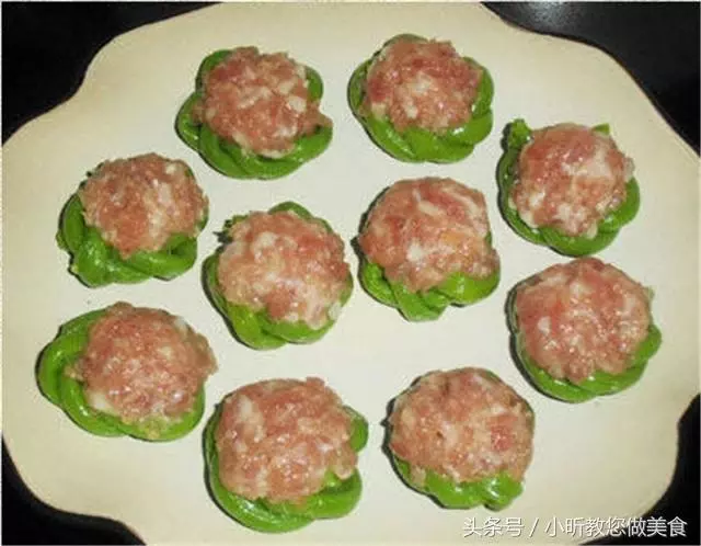 我蒸的釀豆角酸甜有味,朋友們來家嘗了以後都直誇好吃!