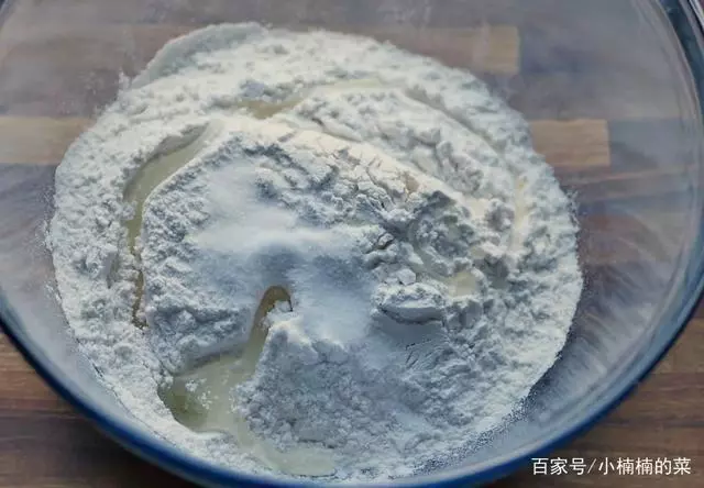 想吃油條不用買,3分鐘學會最正宗油條做法,焦黃酥脆,全家愛吃