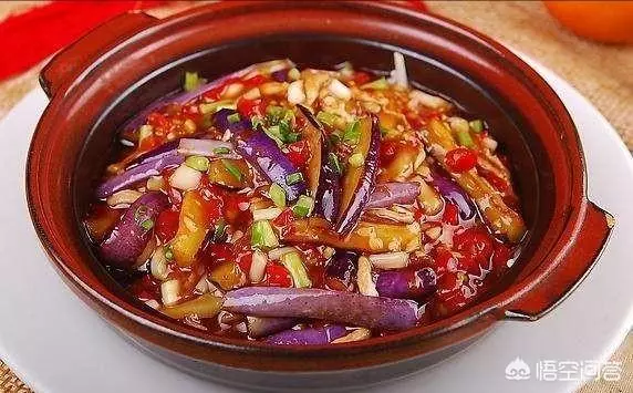 茄子煲如何做?茄子煲,是一道家常菜,美味又下飯