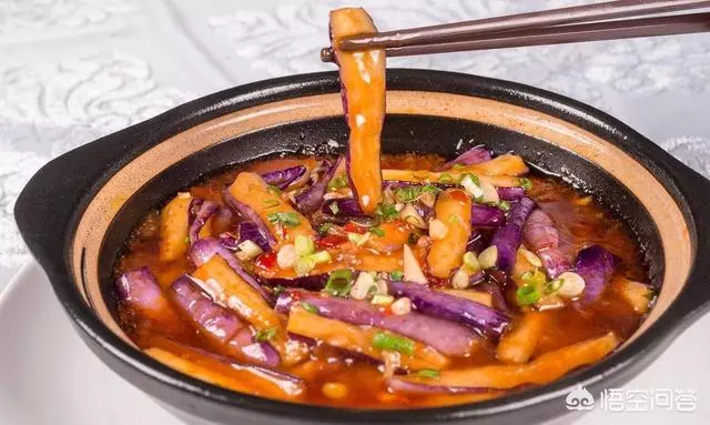 茄子煲如何做?茄子煲,是一道家常菜,美味又下飯