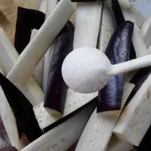 茄子煲如何做?茄子煲,是一道家常菜,美味又下飯