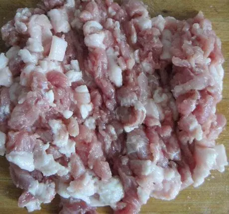 茄子煲如何做?茄子煲,是一道家常菜,美味又下飯