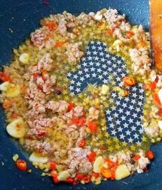 茄子煲如何做?茄子煲,是一道家常菜,美味又下飯