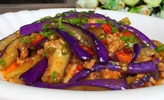 茄子煲如何做?茄子煲,是一道家常菜,美味又下飯