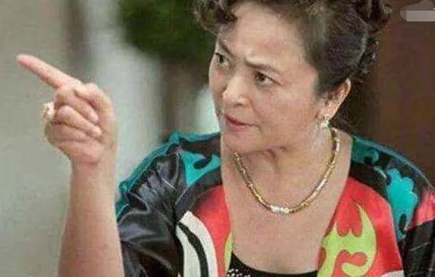 當初買房家婆不願出錢,如今搬進了新家,家婆非要住進俺們的主臥