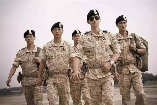 衣服破掉也要打1985! 菜鳥兵家長過度關心 新訓班長搖頭:國家完了!