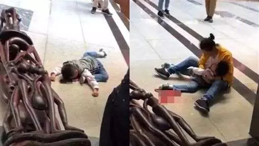 爬商場木雕無人理?7歲童遭雕塑壓死