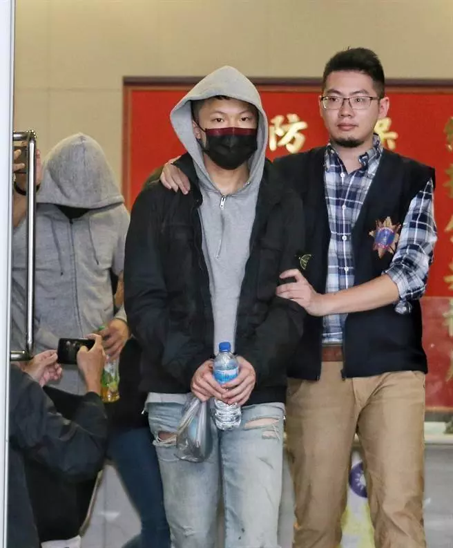 【屁孩謝亞軒】惡意飆車帶走無辜3人命!鄰居爆「謝亞軒全家沒工作」等嘸人交保15萬 「父親身分被起底」直接放生他