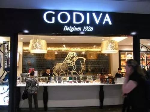 姊姊托他在情人節前買GODIVA的巧克力,他誤聽帶回的「超奇葩巧克力」害我狂笑到家人都來關切了!