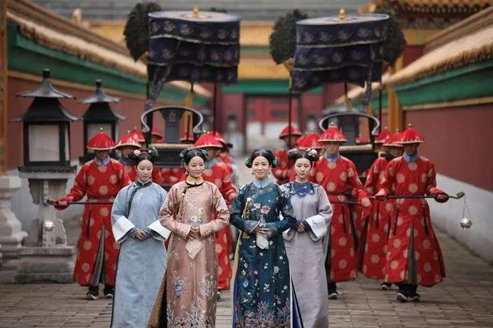 後宮嬪妃的日常無聊到要幫QQ 沒被皇上翻牌就只能打牌聊是非