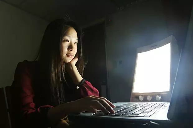 【連續7天徹夜追看《延禧攻略》!】女子竟得「眼中風」!左眼幾乎失明!