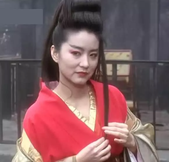 64歲林青霞近照,兩個女兒長得比她還美,網友:真是美了一輩子