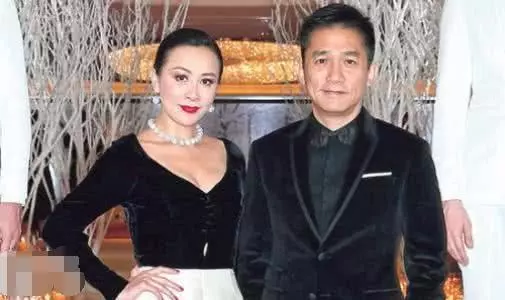 52歲劉嘉玲現場失控痛哭:「我想要個孩子」,梁朝偉:我更想
