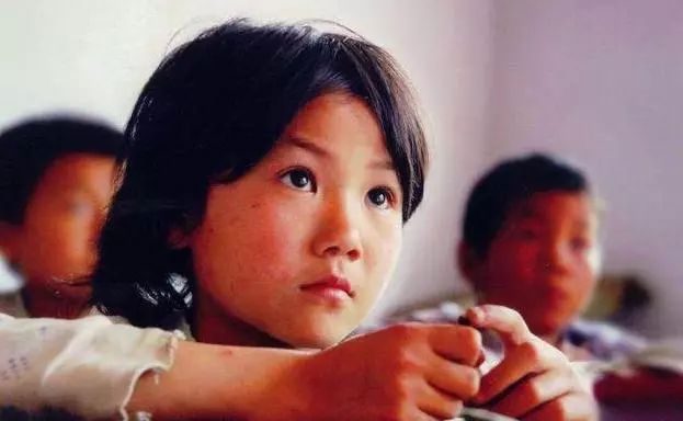 妹妹新婚我包十萬紅包,半夜收到35字簡訊,我甩起給老婆一巴掌