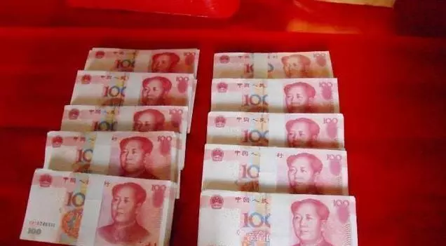妹妹新婚我包十萬紅包,半夜收到35字簡訊,我甩起給老婆一巴掌